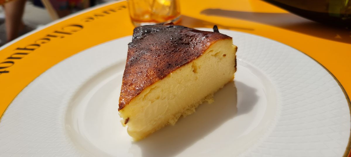 Cakes & Bubbles By Albert Adrià